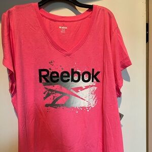 BNWT Reebok v neck tshirt. Size 3X.